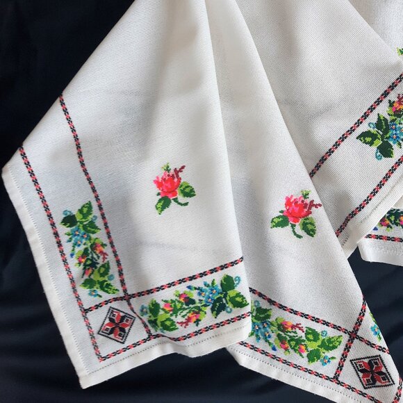 VTG Hand Embroidery Cross Stitch Roses Borders Tablecloth Table Topper 40"X31" - Picture 2 of 15